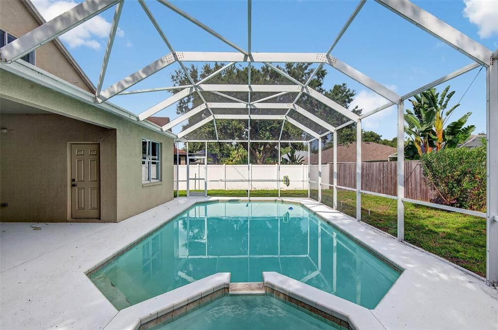 Под контрактом: $519,000 (4 спален, 2 ванн, 2396 Квадратных фут)