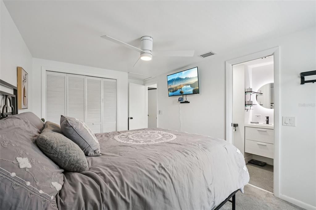 Active With Contract: $624,000 (5 beds, 3 baths, 2434 Square Feet)