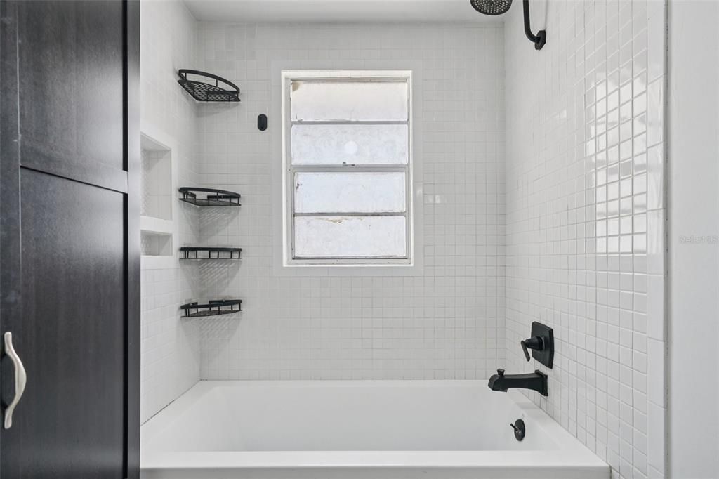 Active With Contract: $624,000 (5 beds, 3 baths, 2434 Square Feet)