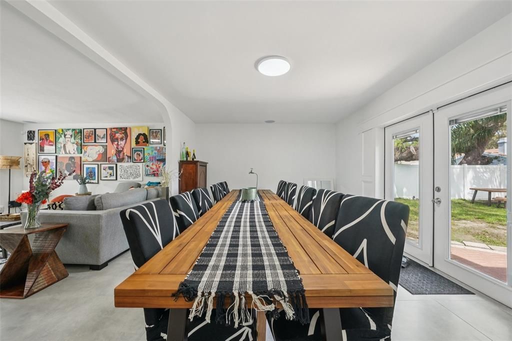 Active With Contract: $624,000 (5 beds, 3 baths, 2434 Square Feet)