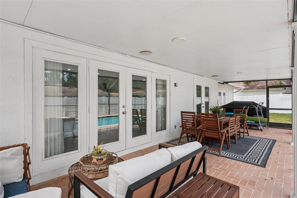 Active With Contract: $624,000 (5 beds, 3 baths, 2434 Square Feet)