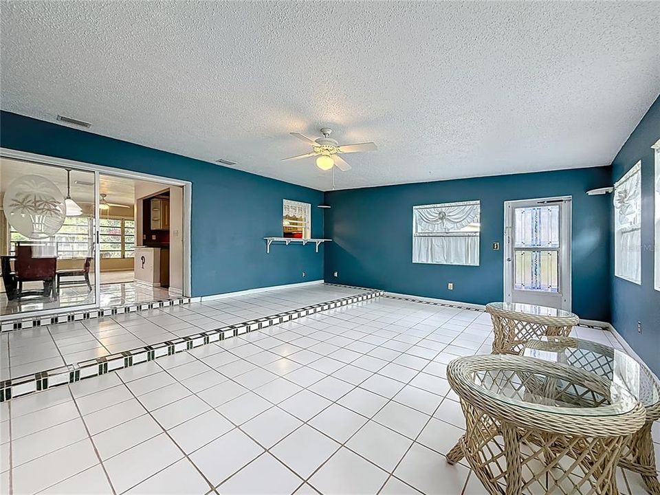 For Sale: $649,900 (3 beds, 3 baths, 2114 Square Feet)