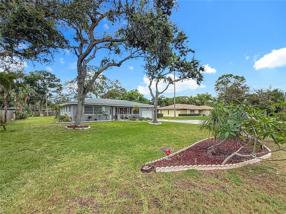 For Sale: $649,900 (3 beds, 3 baths, 2114 Square Feet)