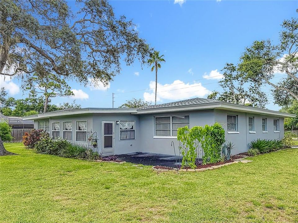 For Sale: $649,900 (3 beds, 3 baths, 2114 Square Feet)