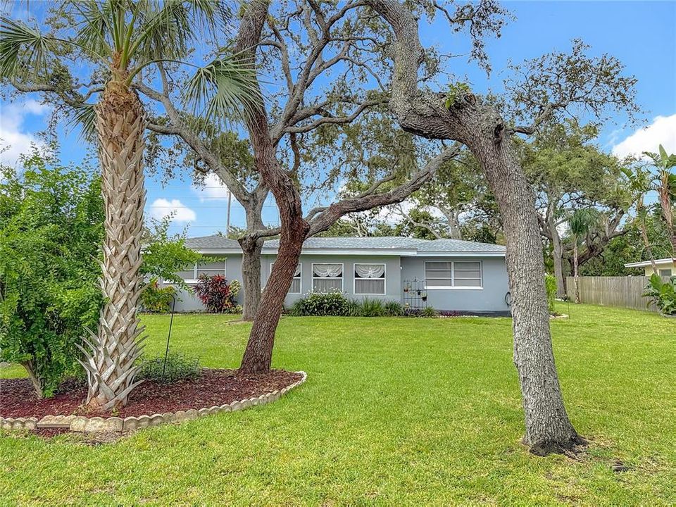 For Sale: $649,900 (3 beds, 3 baths, 2114 Square Feet)