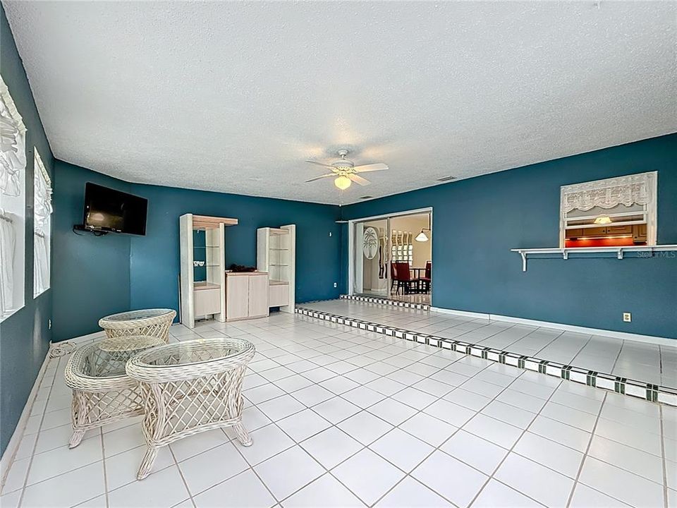 For Sale: $649,900 (3 beds, 3 baths, 2114 Square Feet)