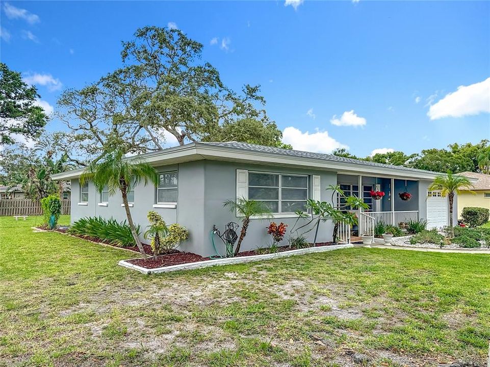 For Sale: $649,900 (3 beds, 3 baths, 2114 Square Feet)