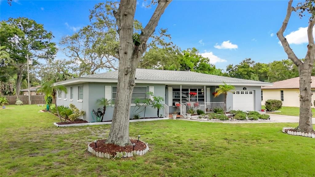 For Sale: $649,900 (3 beds, 3 baths, 2114 Square Feet)