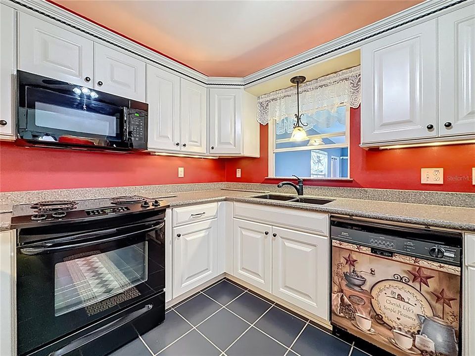 For Sale: $649,900 (3 beds, 3 baths, 2114 Square Feet)