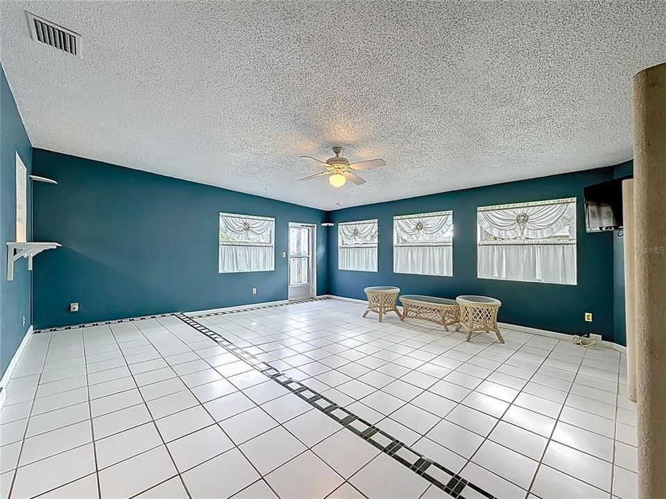 For Sale: $649,900 (3 beds, 3 baths, 2114 Square Feet)