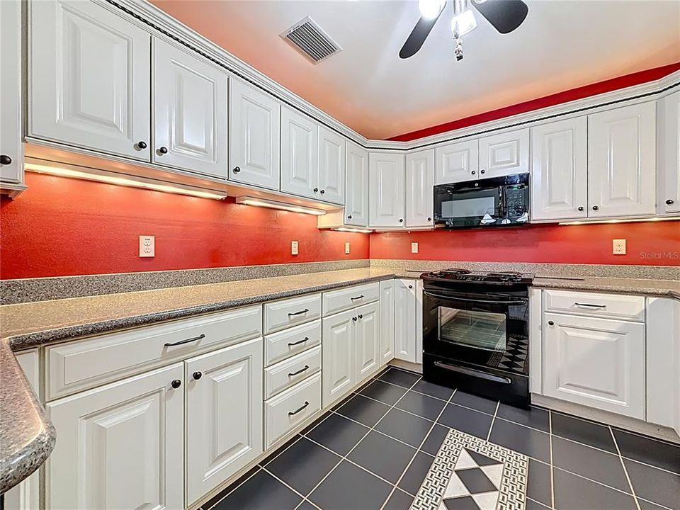 For Sale: $649,900 (3 beds, 3 baths, 2114 Square Feet)