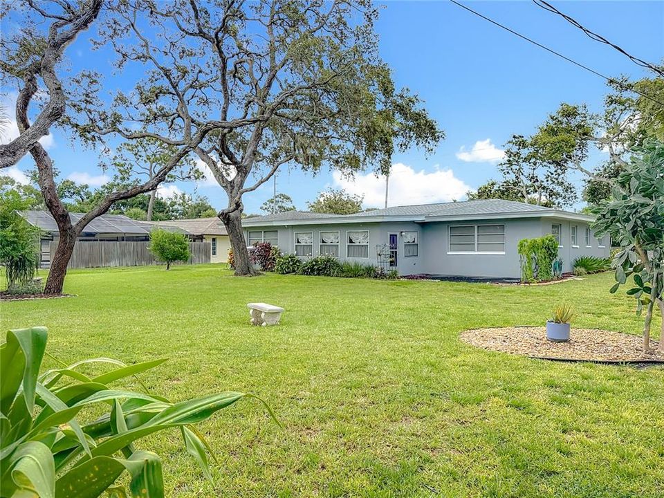 For Sale: $649,900 (3 beds, 3 baths, 2114 Square Feet)