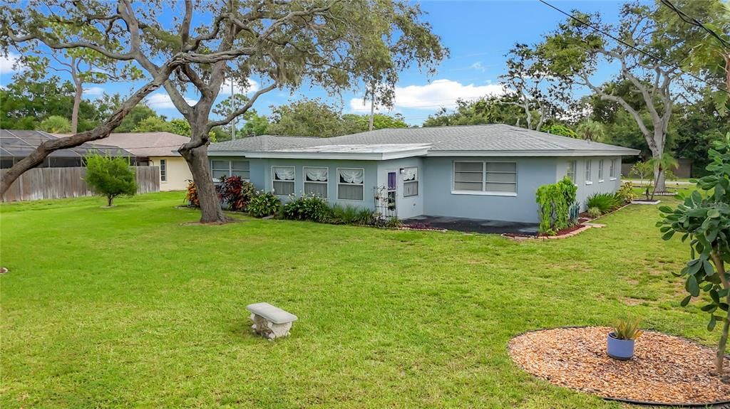 For Sale: $649,900 (3 beds, 3 baths, 2114 Square Feet)