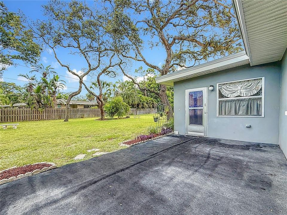 For Sale: $649,900 (3 beds, 3 baths, 2114 Square Feet)