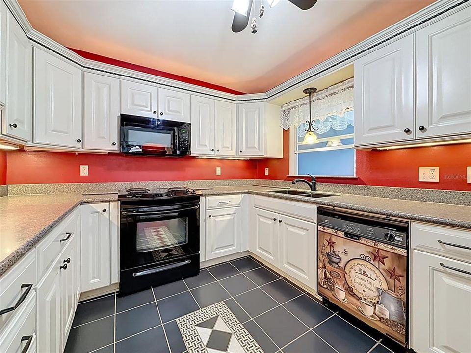 For Sale: $649,900 (3 beds, 3 baths, 2114 Square Feet)