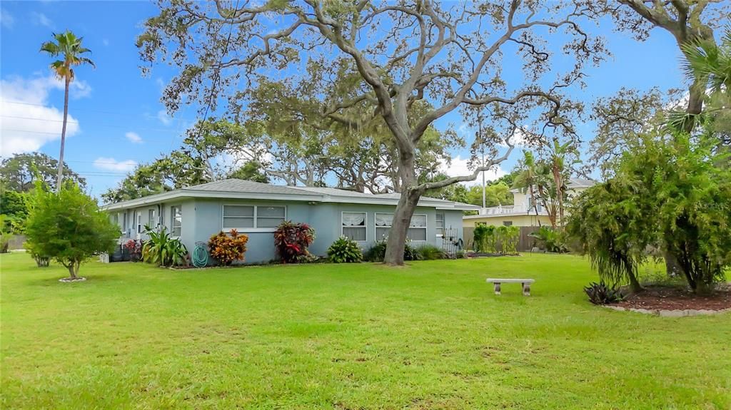 For Sale: $649,900 (3 beds, 3 baths, 2114 Square Feet)