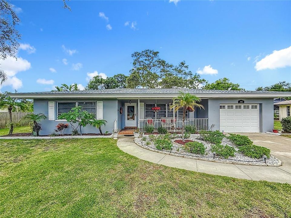 For Sale: $649,900 (3 beds, 3 baths, 2114 Square Feet)