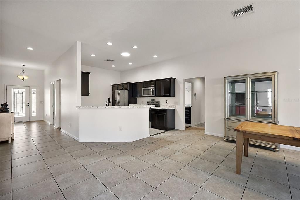 待售: $450,000 (4 贝兹, 2 浴室, 2003 平方英尺)