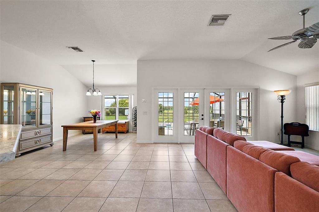 待售: $450,000 (4 贝兹, 2 浴室, 2003 平方英尺)