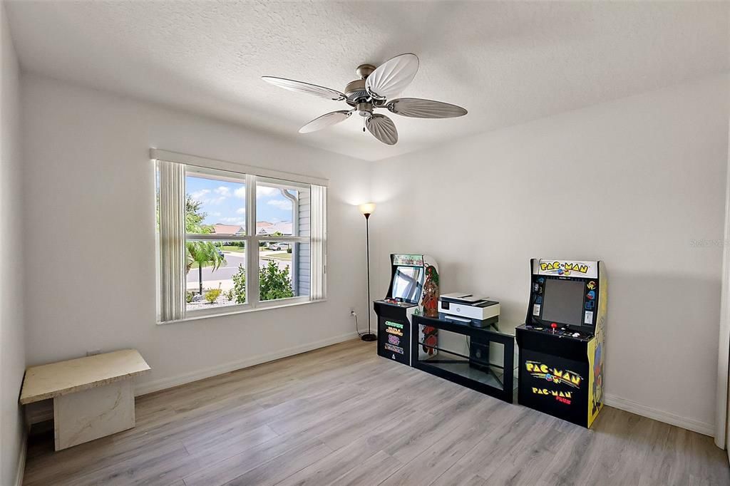 待售: $450,000 (4 贝兹, 2 浴室, 2003 平方英尺)