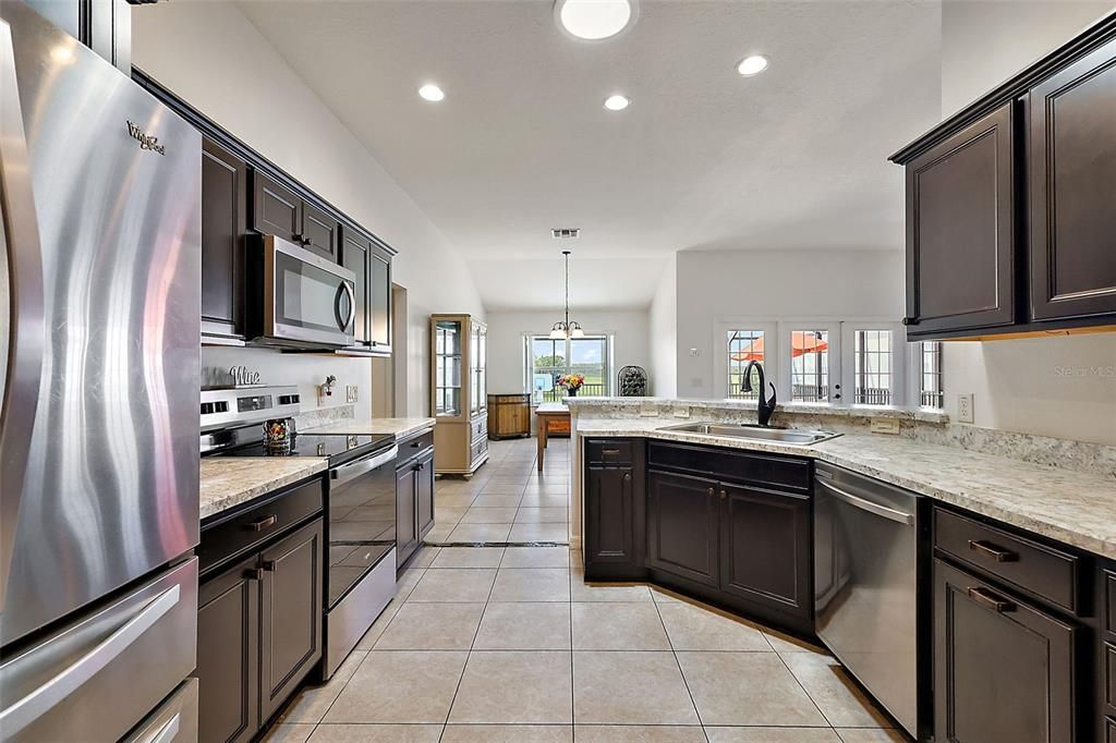 待售: $450,000 (4 贝兹, 2 浴室, 2003 平方英尺)