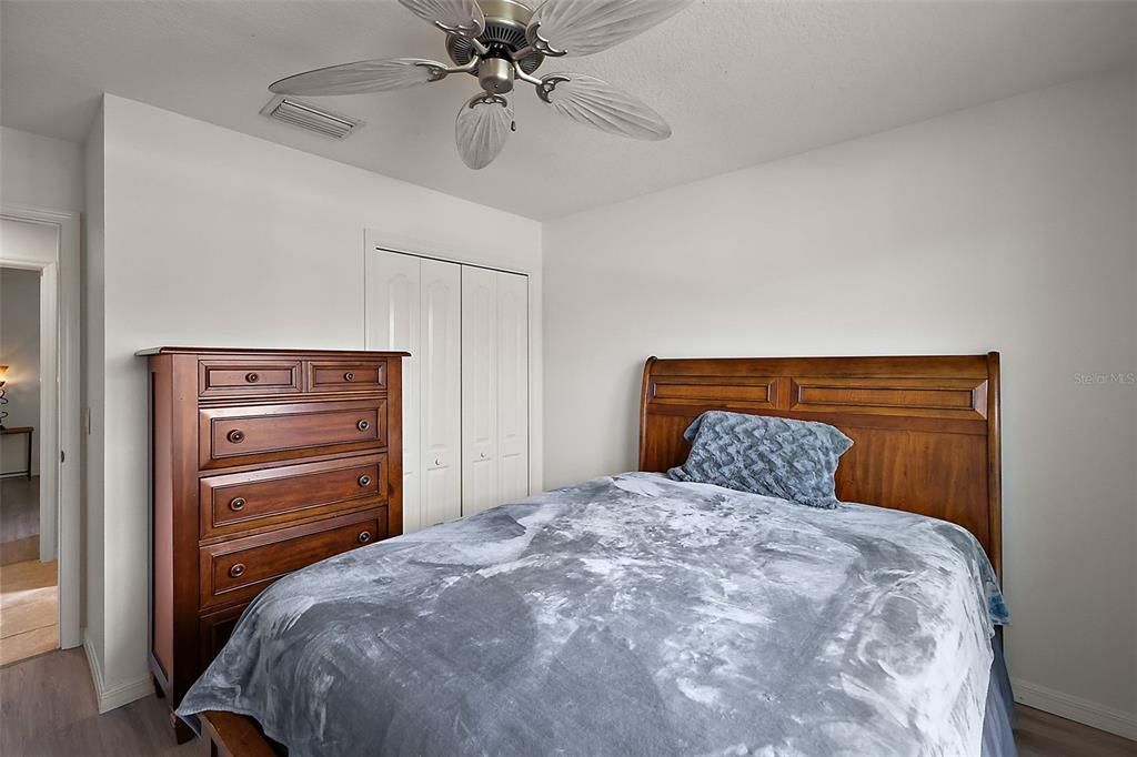 待售: $450,000 (4 贝兹, 2 浴室, 2003 平方英尺)