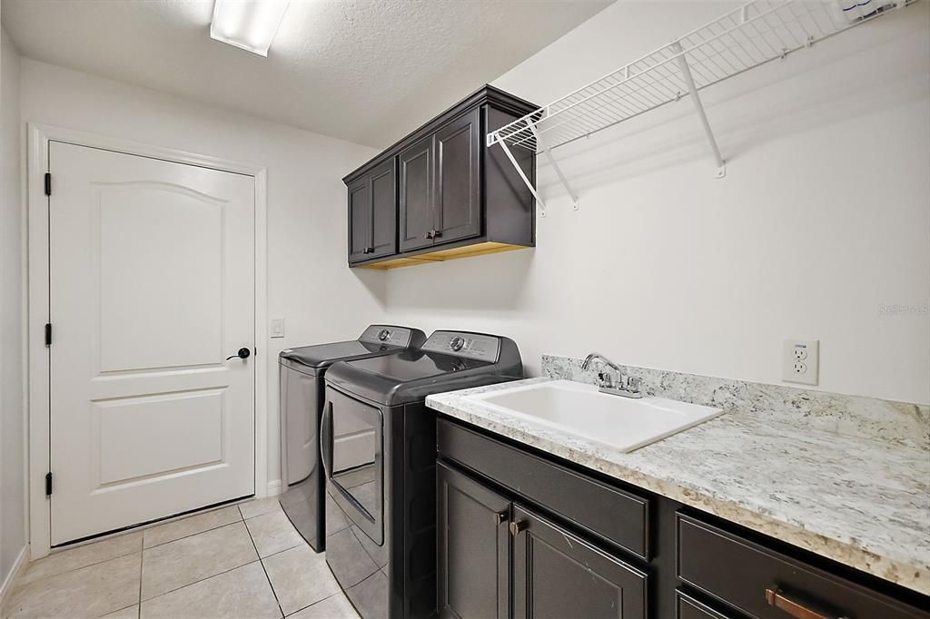 待售: $450,000 (4 贝兹, 2 浴室, 2003 平方英尺)