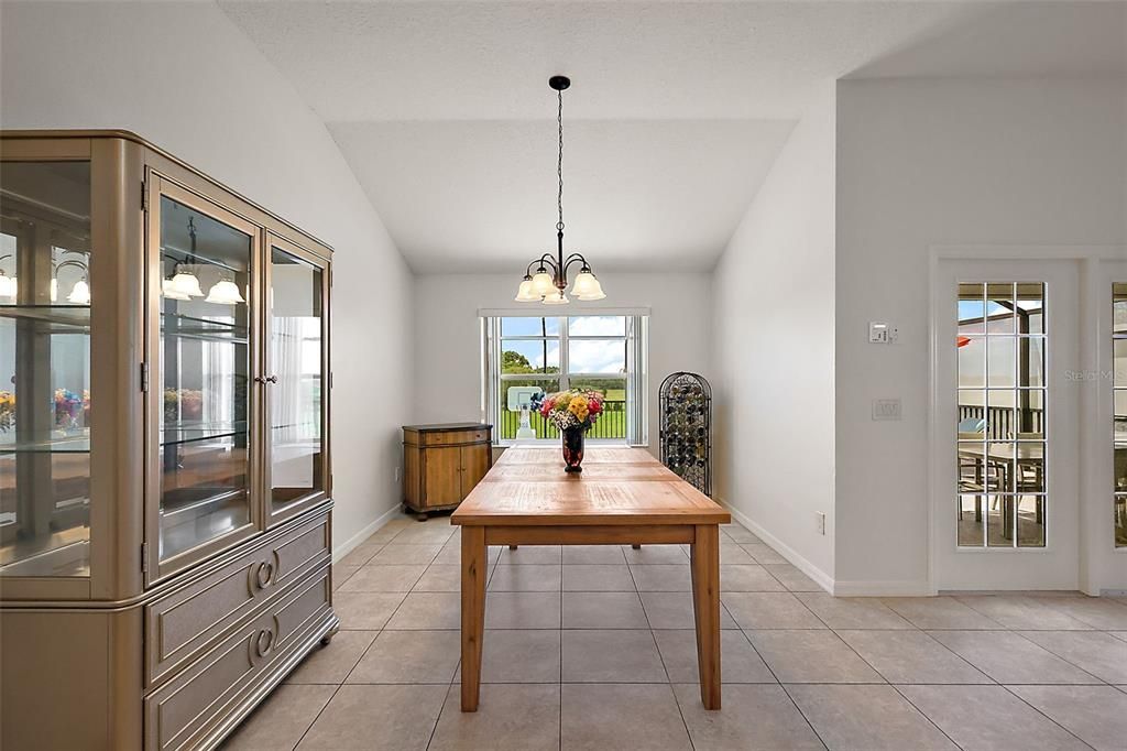 待售: $450,000 (4 贝兹, 2 浴室, 2003 平方英尺)