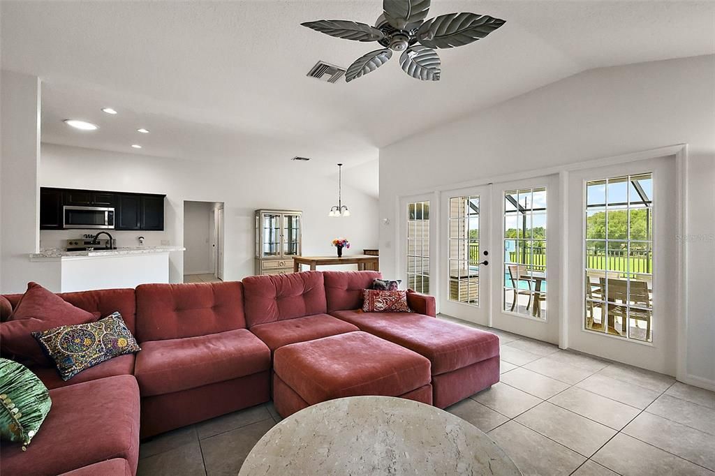 待售: $450,000 (4 贝兹, 2 浴室, 2003 平方英尺)