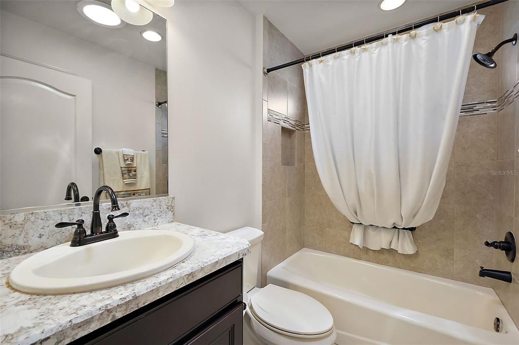 待售: $450,000 (4 贝兹, 2 浴室, 2003 平方英尺)