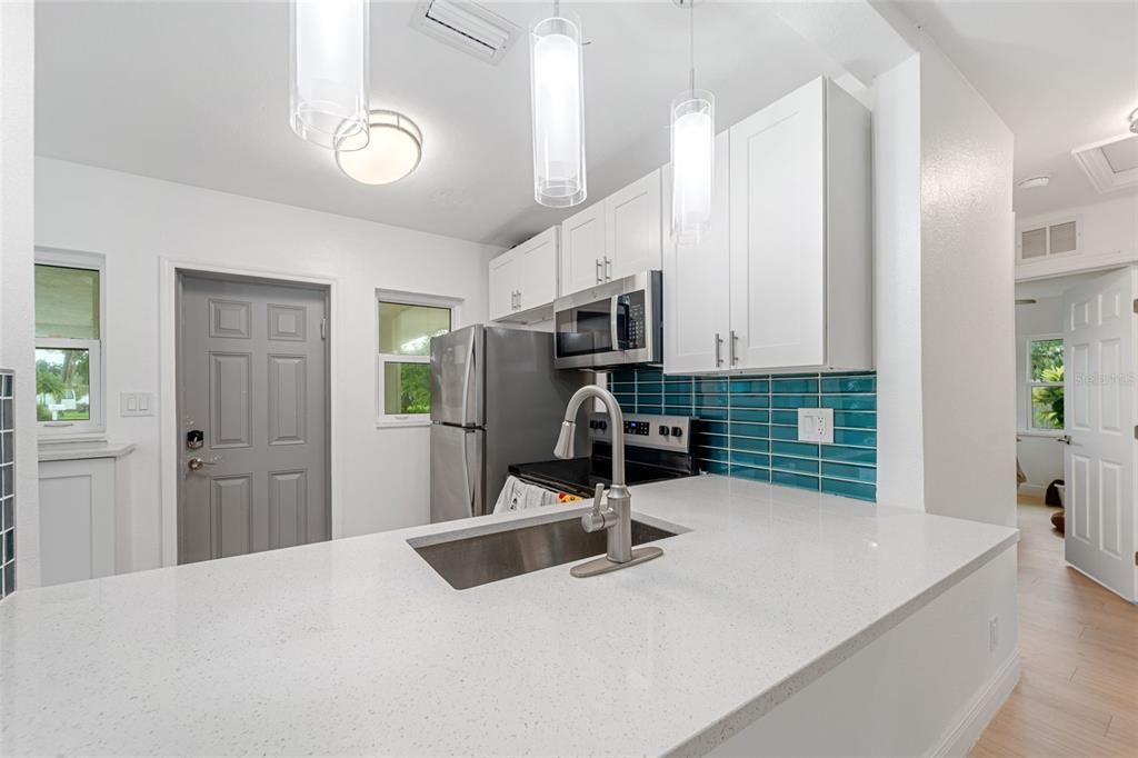 For Sale: $409,900 (2 beds, 1 baths, 1117 Square Feet)