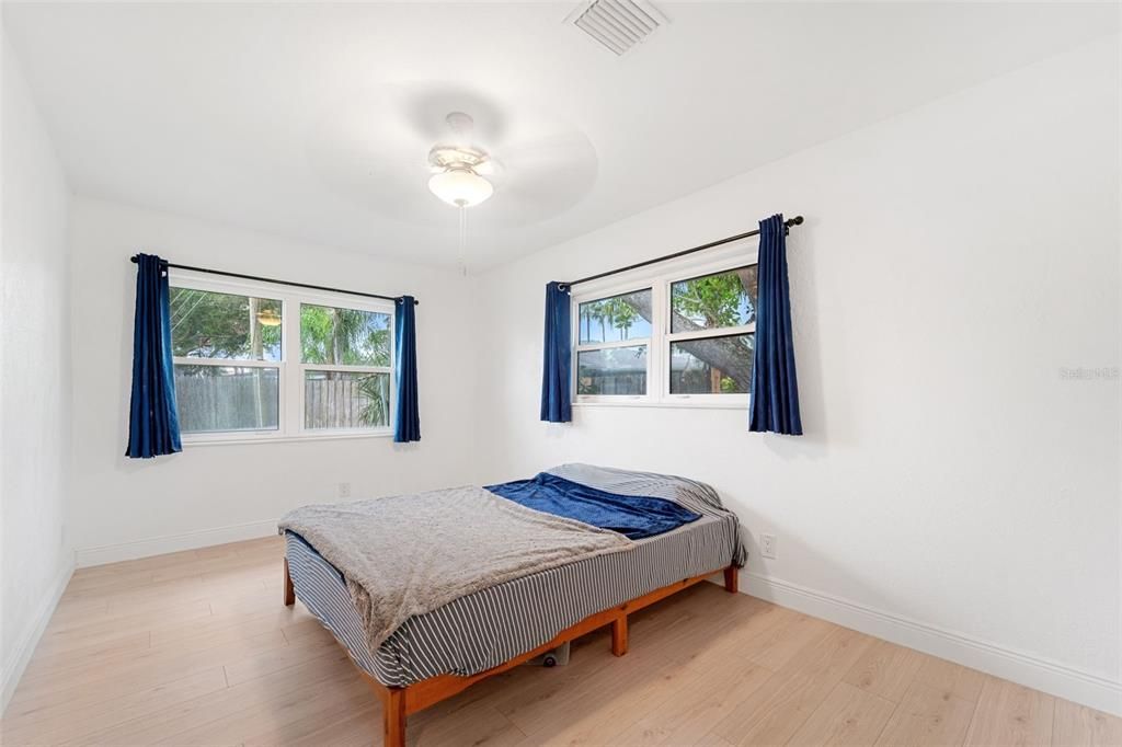 For Sale: $409,900 (2 beds, 1 baths, 1117 Square Feet)