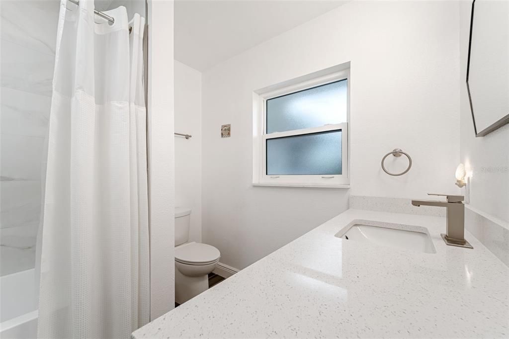 For Sale: $409,900 (2 beds, 1 baths, 1117 Square Feet)