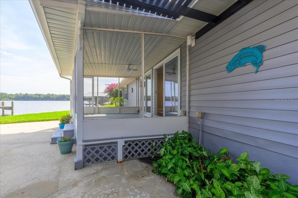 For Sale: $525,000 (3 beds, 2 baths, 1968 Square Feet)