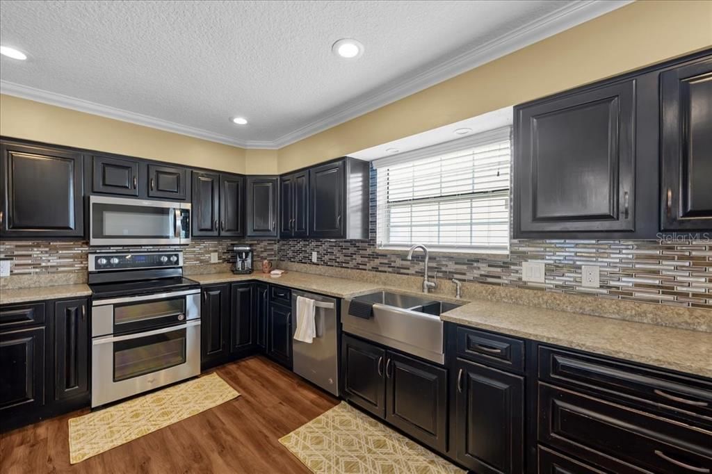 For Sale: $525,000 (3 beds, 2 baths, 1968 Square Feet)