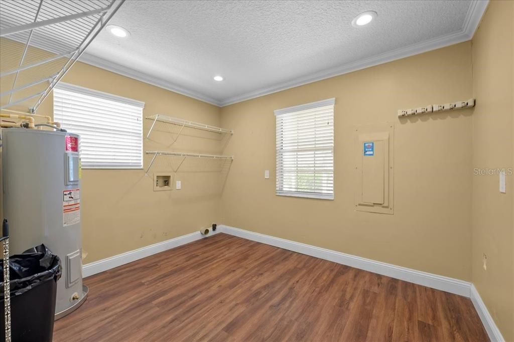 For Sale: $525,000 (3 beds, 2 baths, 1968 Square Feet)