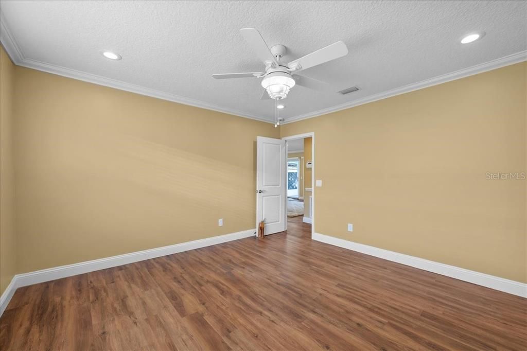 For Sale: $525,000 (3 beds, 2 baths, 1968 Square Feet)