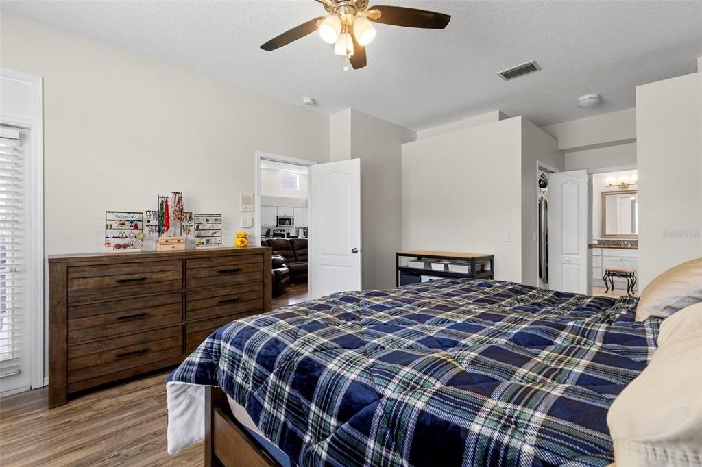 For Sale: $569,000 (3 beds, 2 baths, 2391 Square Feet)