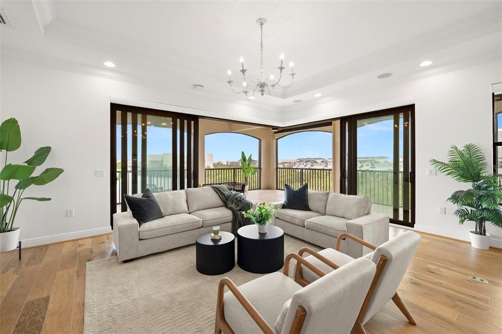 合同活跃: $1,854,900 (3 贝兹, 3 浴室, 2982 平方英尺)