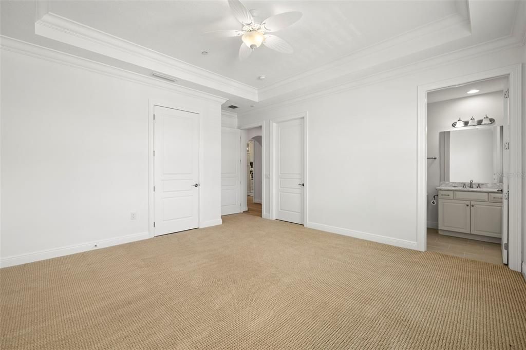 合同活跃: $1,854,900 (3 贝兹, 3 浴室, 2982 平方英尺)