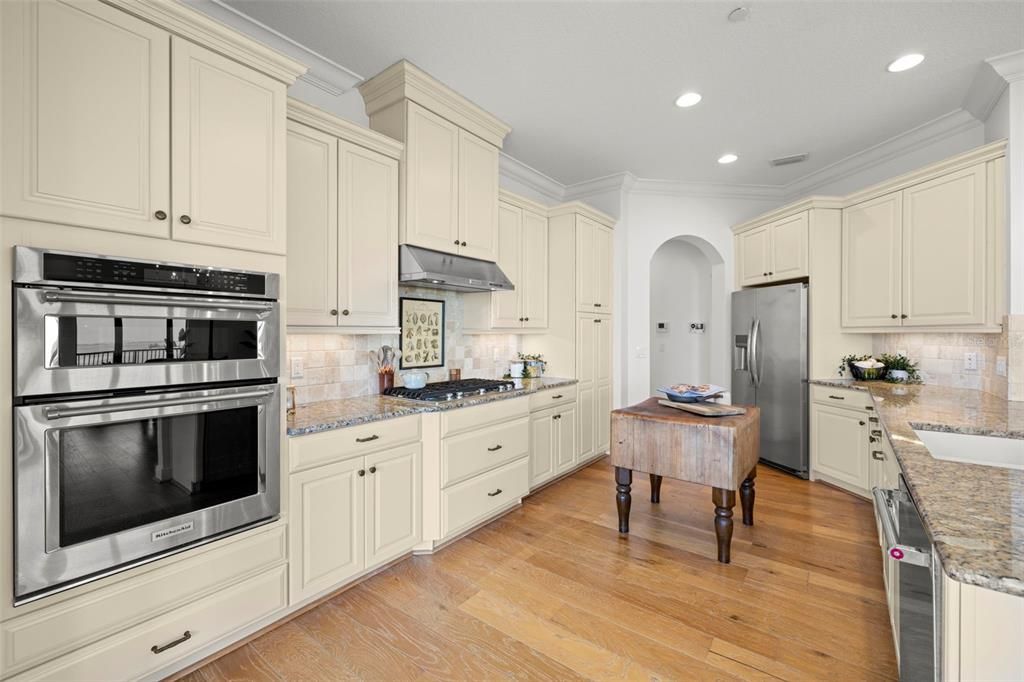 合同活跃: $1,854,900 (3 贝兹, 3 浴室, 2982 平方英尺)