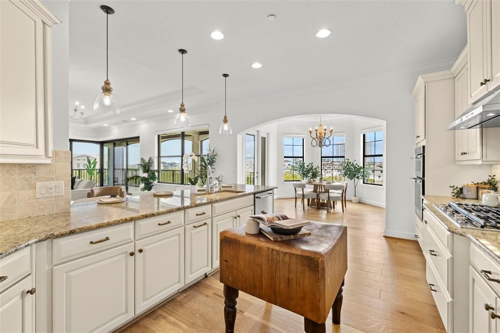 合同活跃: $1,854,900 (3 贝兹, 3 浴室, 2982 平方英尺)