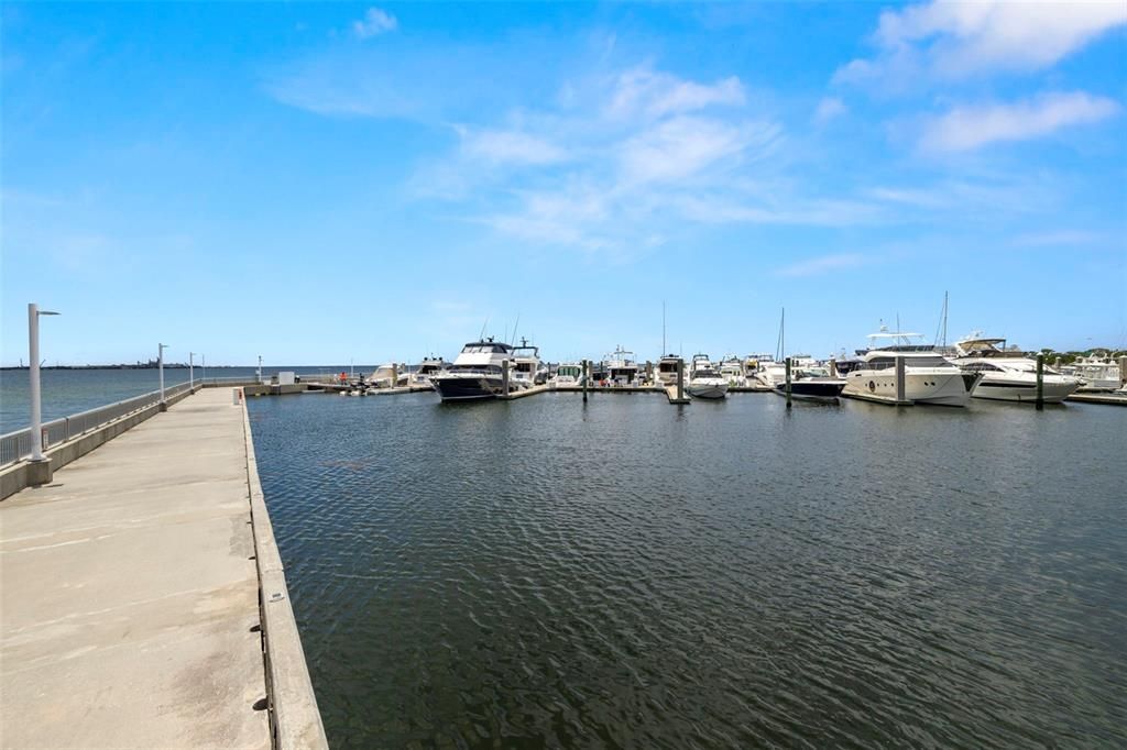 合同活跃: $1,854,900 (3 贝兹, 3 浴室, 2982 平方英尺)