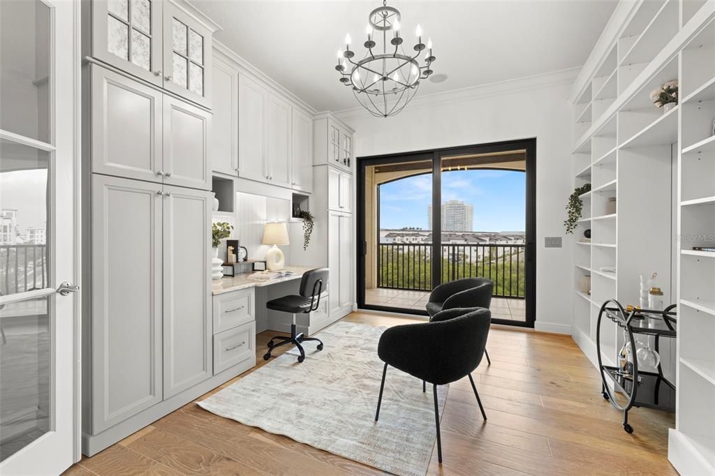 合同活跃: $1,854,900 (3 贝兹, 3 浴室, 2982 平方英尺)