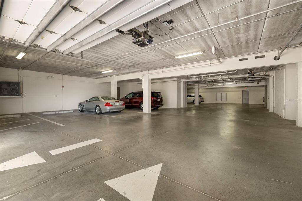 合同活跃: $1,854,900 (3 贝兹, 3 浴室, 2982 平方英尺)