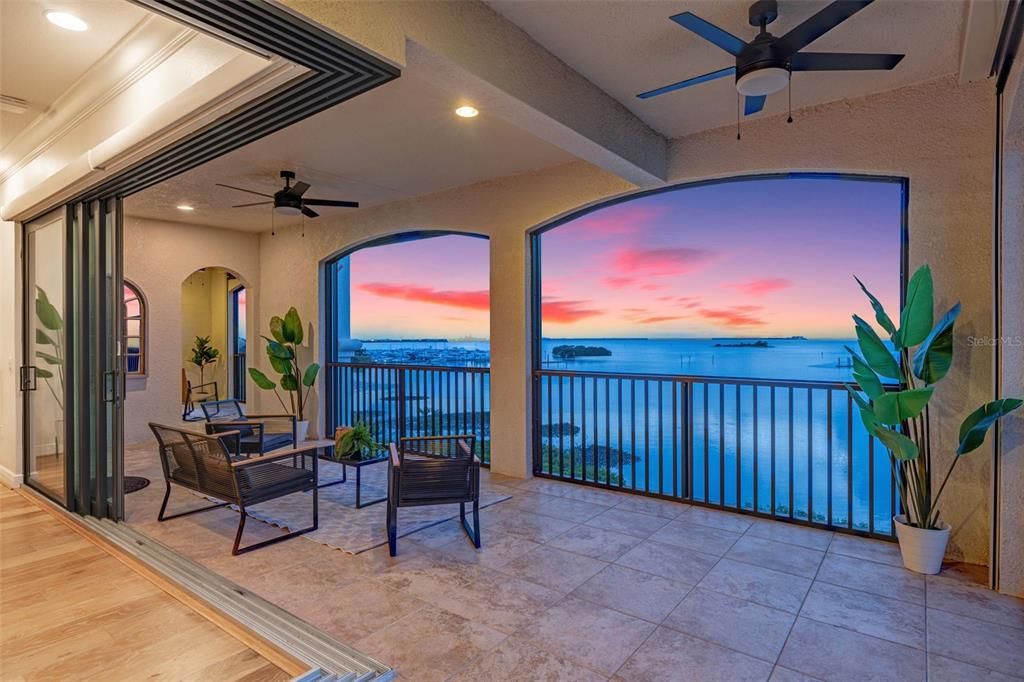 合同活跃: $1,854,900 (3 贝兹, 3 浴室, 2982 平方英尺)