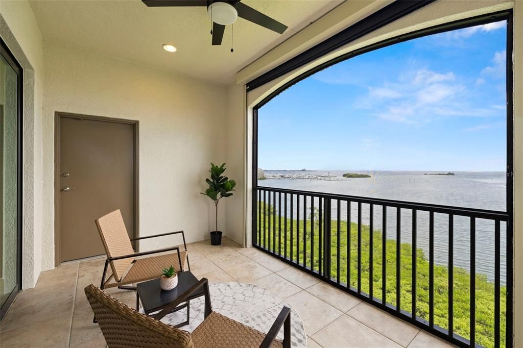 合同活跃: $1,854,900 (3 贝兹, 3 浴室, 2982 平方英尺)