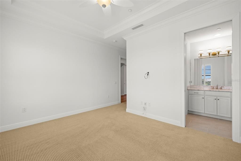 合同活跃: $1,854,900 (3 贝兹, 3 浴室, 2982 平方英尺)