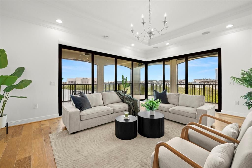 合同活跃: $1,854,900 (3 贝兹, 3 浴室, 2982 平方英尺)