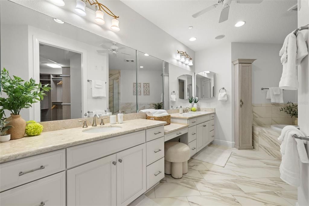 合同活跃: $1,854,900 (3 贝兹, 3 浴室, 2982 平方英尺)